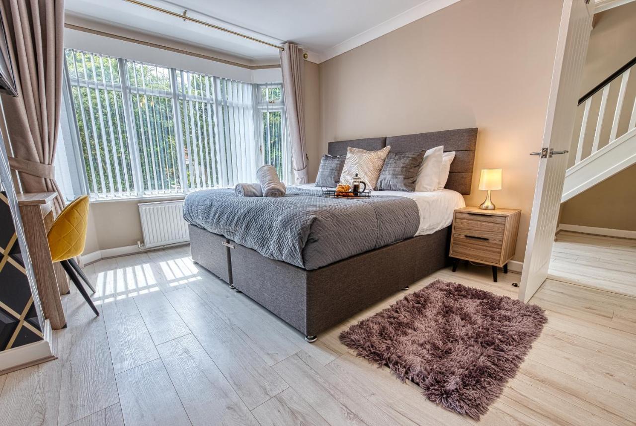 Elegant Solihull House: Central 5-Bed Retreat for Business & Leisure Exterior photo