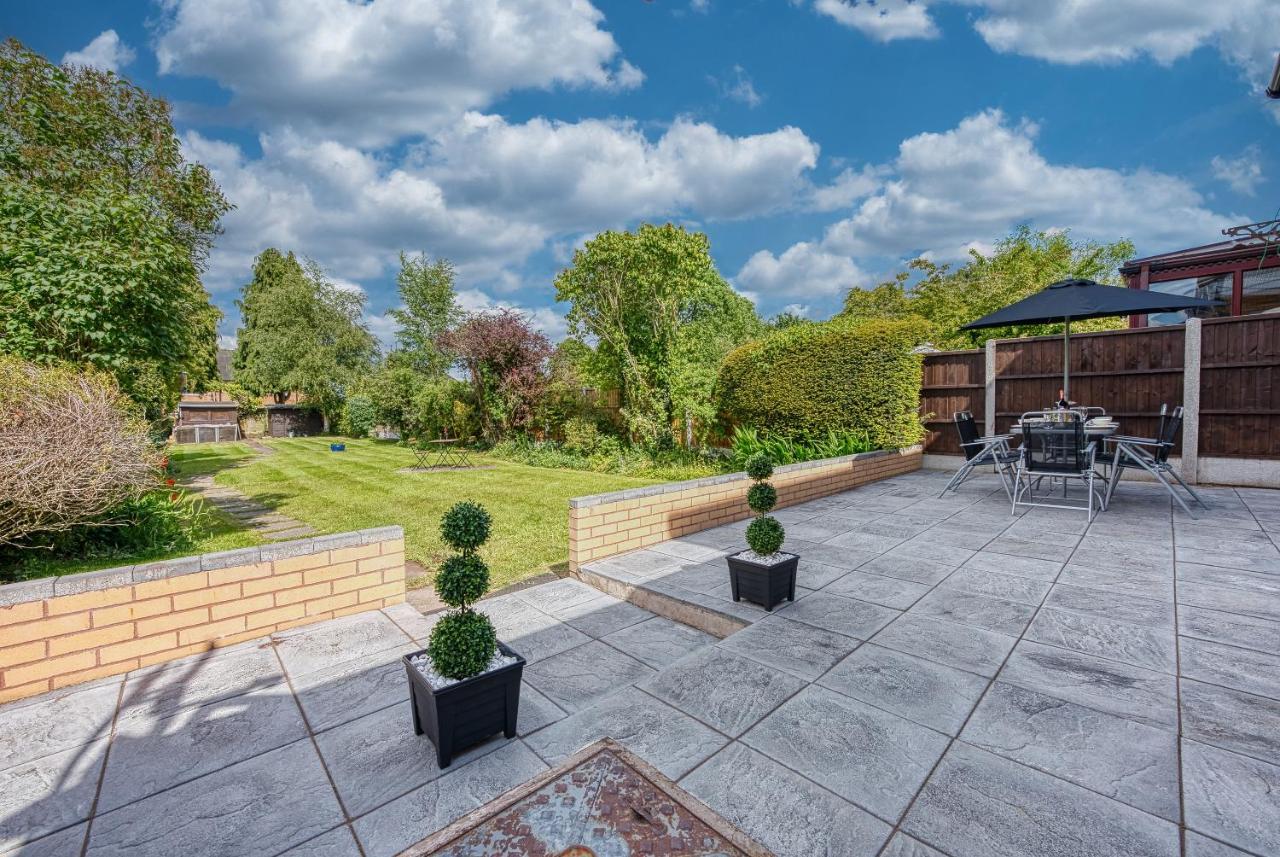 Elegant Solihull House: Central 5-Bed Retreat for Business & Leisure Exterior photo