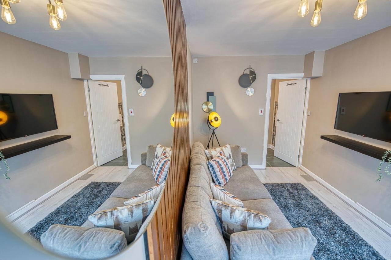Elegant Solihull House: Central 5-Bed Retreat for Business & Leisure Exterior photo